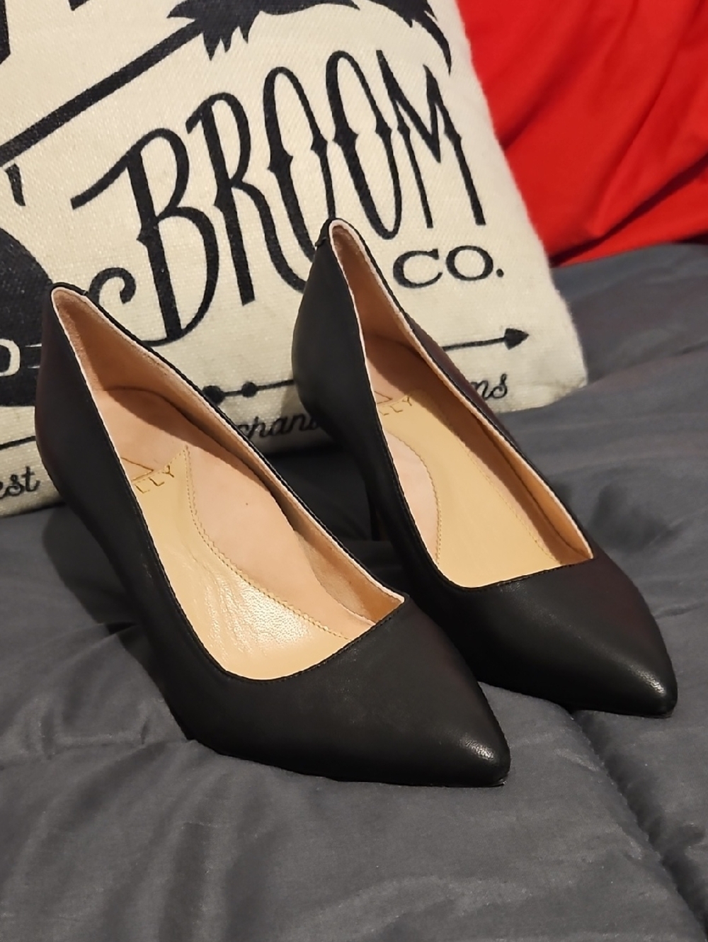 Ally Co Designer Classic Black Pointed-Toe Women's Pumps